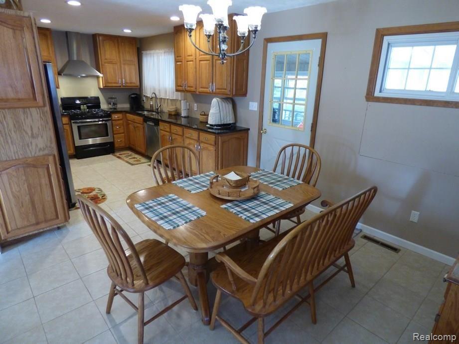 14641 Elwell Road Belleville, MI 48111 - Photo 7 of 36 P1110625.jpg