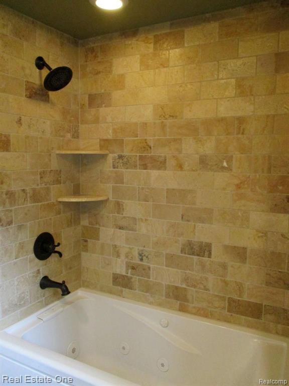 3195 Hessel Avenue Rochester Hills, MI 48307 - Photo 17 of 36