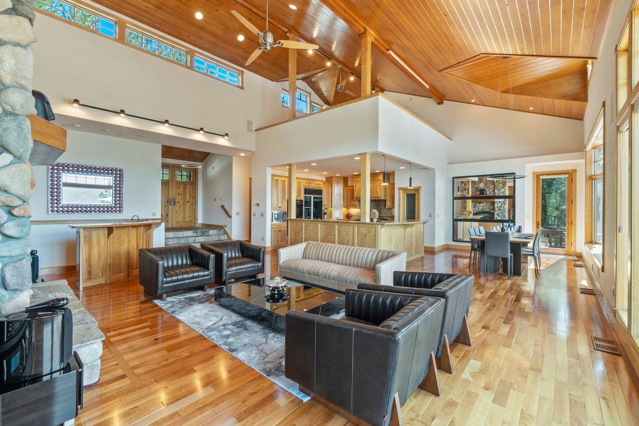 759 Red Sky Clio, CA 96106 - Photo 4 of 21 a living room with furniture