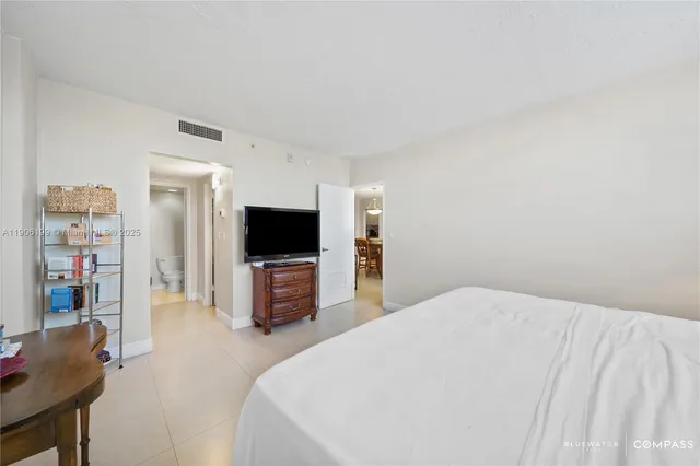 $439,900 | 3000 South Ocean Drive, Unit 520, Hollywood, FL 33019