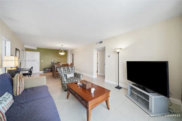 $439,900 | 3000 South Ocean Drive, Unit 520, Hollywood, FL 33019