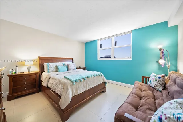 $439,900 | 3000 South Ocean Drive, Unit 520, Hollywood, FL 33019