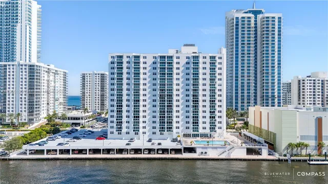 $439,900 | 3000 South Ocean Drive, Unit 520, Hollywood, FL 33019