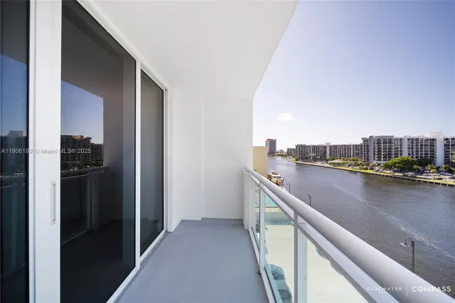 $439,900 | 3000 South Ocean Drive, Unit 520, Hollywood, FL 33019