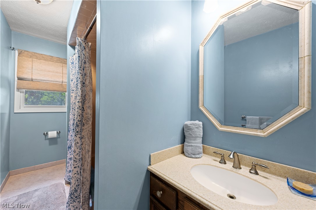 1200 Crackel Road Aurora, OH 44202 - Photo 19 of 45 Hall Bath