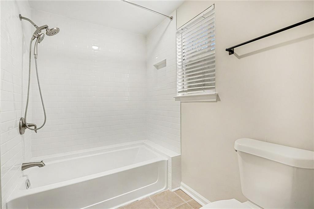 106 Ivy Green Lane Southeast Marietta, GA 30067 - Photo 9 of 20 a bathroom with a bath tub with a shower