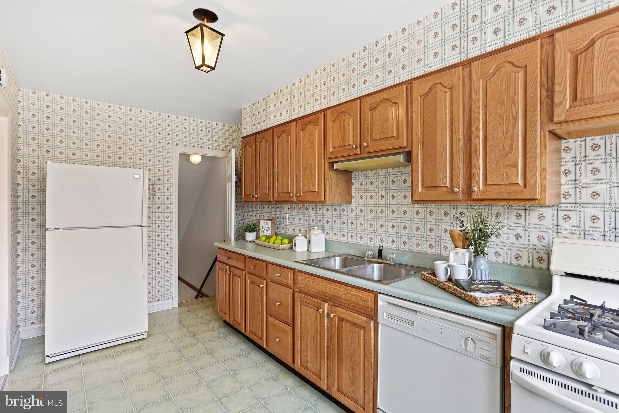 413 Whitfield Road Catonsville, MD 21228 - Photo 11 of 33 View in kitchen to lower level