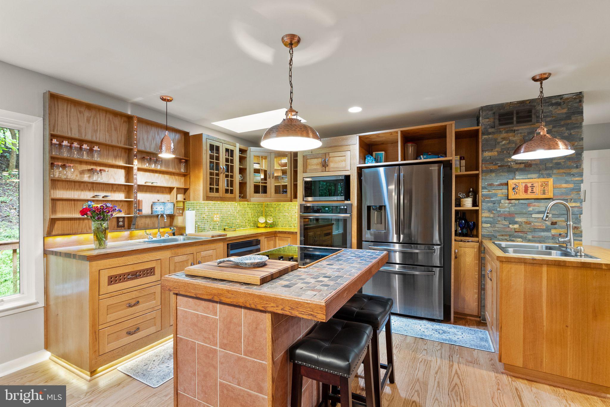 11082 Oakview Road Delaplane, VA 20144 - Photo 7 of 41 Custom cabinets and counter tops