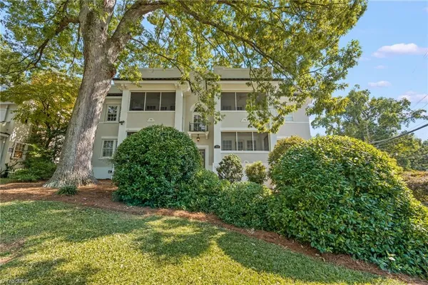 $1,800 | 72 West End Boulevard, Unit 2, Winston-Salem, NC 27101