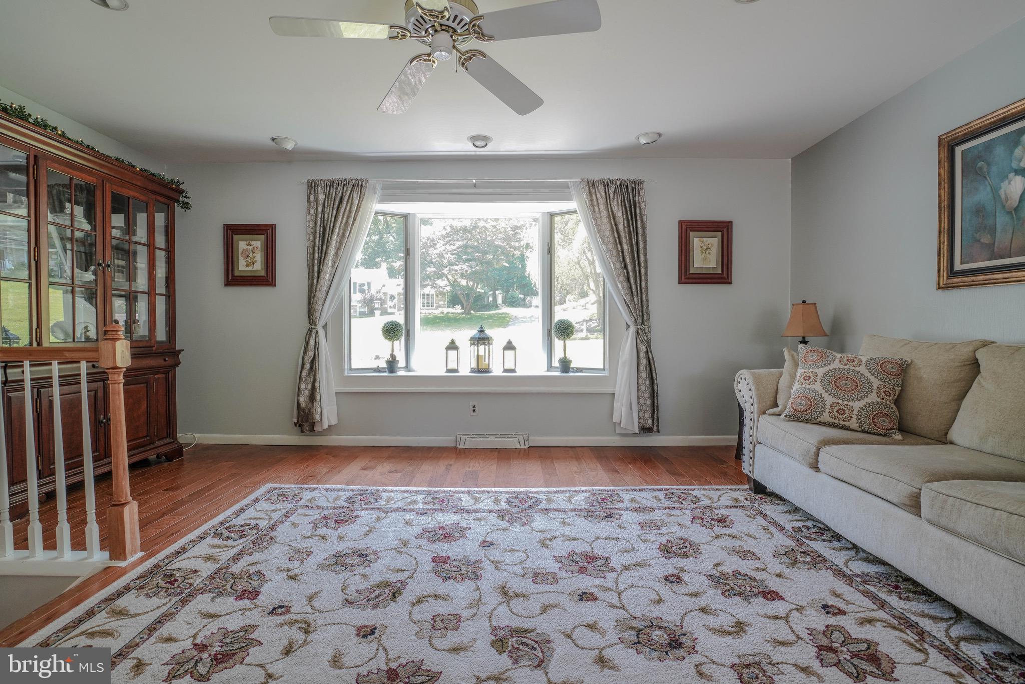 179 Deer Run Road Willow Grove, PA 19090 - Photo 5 of 45 Living Room