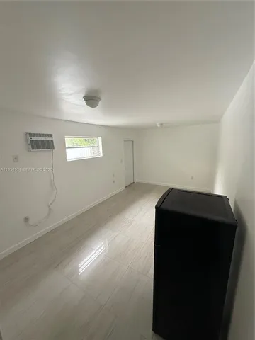 $1,400 | 4910 Southwest 98th Avenue Road, Unit A, Miami, FL 33165