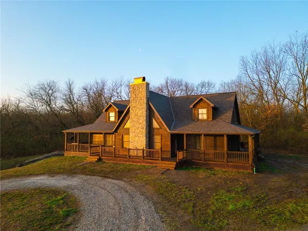 $549,500 | 684 Northwest 832p Road, Blairstown, MO 64726