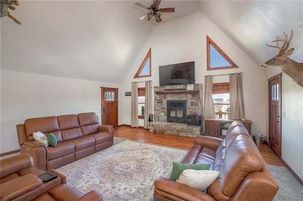 $549,500 | 684 Northwest 832p Road, Blairstown, MO 64726