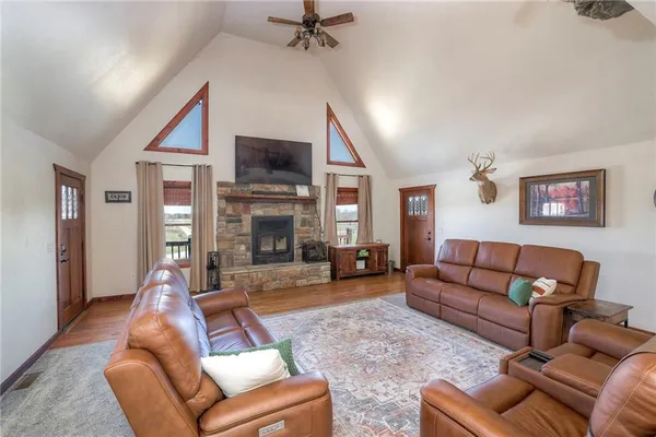 $549,500 | 684 Northwest 832p Road, Blairstown, MO 64726