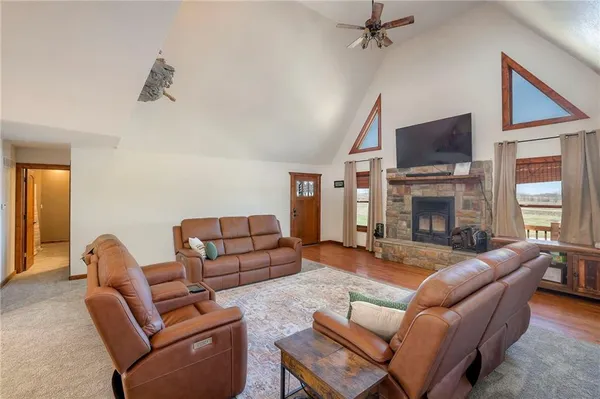 $549,500 | 684 Northwest 832p Road, Blairstown, MO 64726