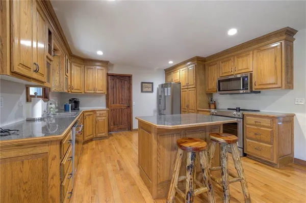 $549,500 | 684 Northwest 832p Road, Blairstown, MO 64726