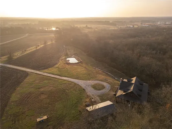 $549,500 | 684 Northwest 832p Road, Blairstown, MO 64726