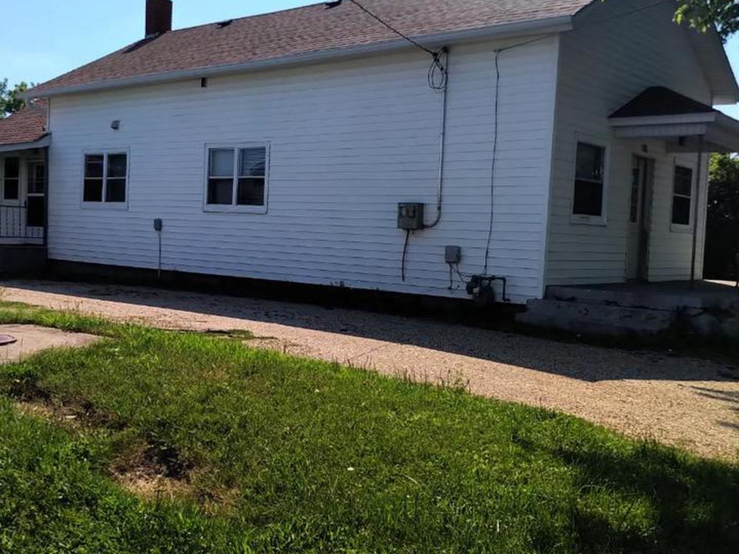 108 Airport Road Harvard, IL 60033 - Photo 2 of 4
