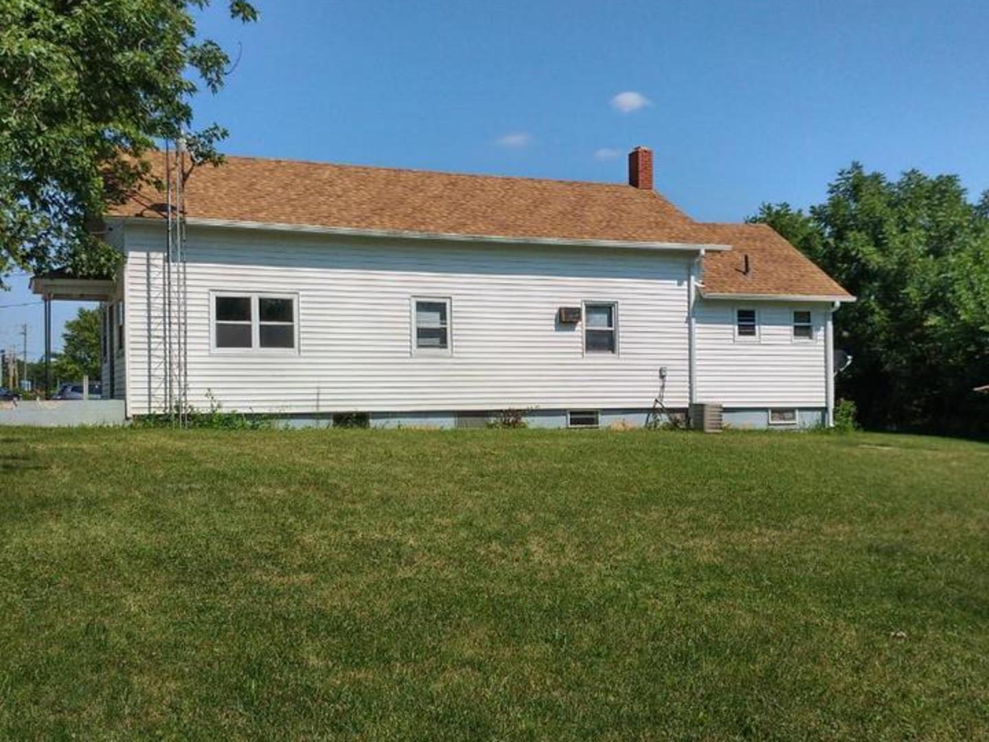 108 Airport Road Harvard, IL 60033 - Photo 3 of 4