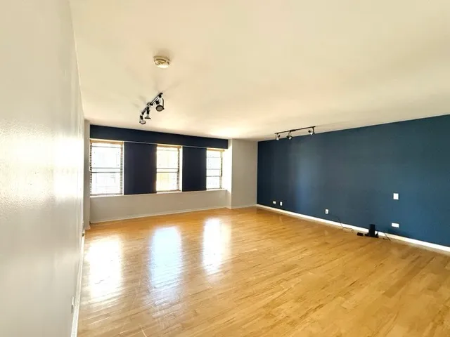 $210,000 | 40 East 9th Street, Unit 1103, Chicago, IL 60605