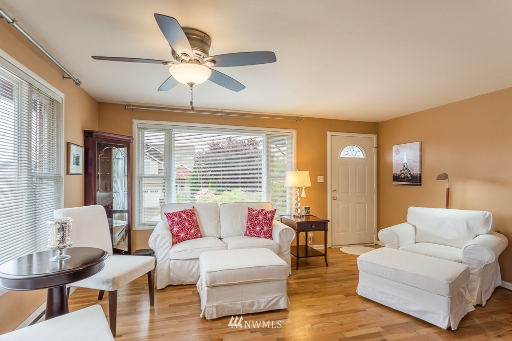 913 North 33rd Street Renton, WA 98056 - Photo 3 of 21