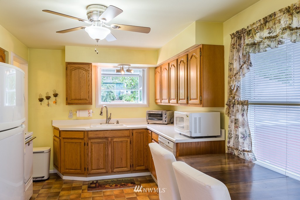 913 North 33rd Street Renton, WA 98056 - Photo 4 of 21
