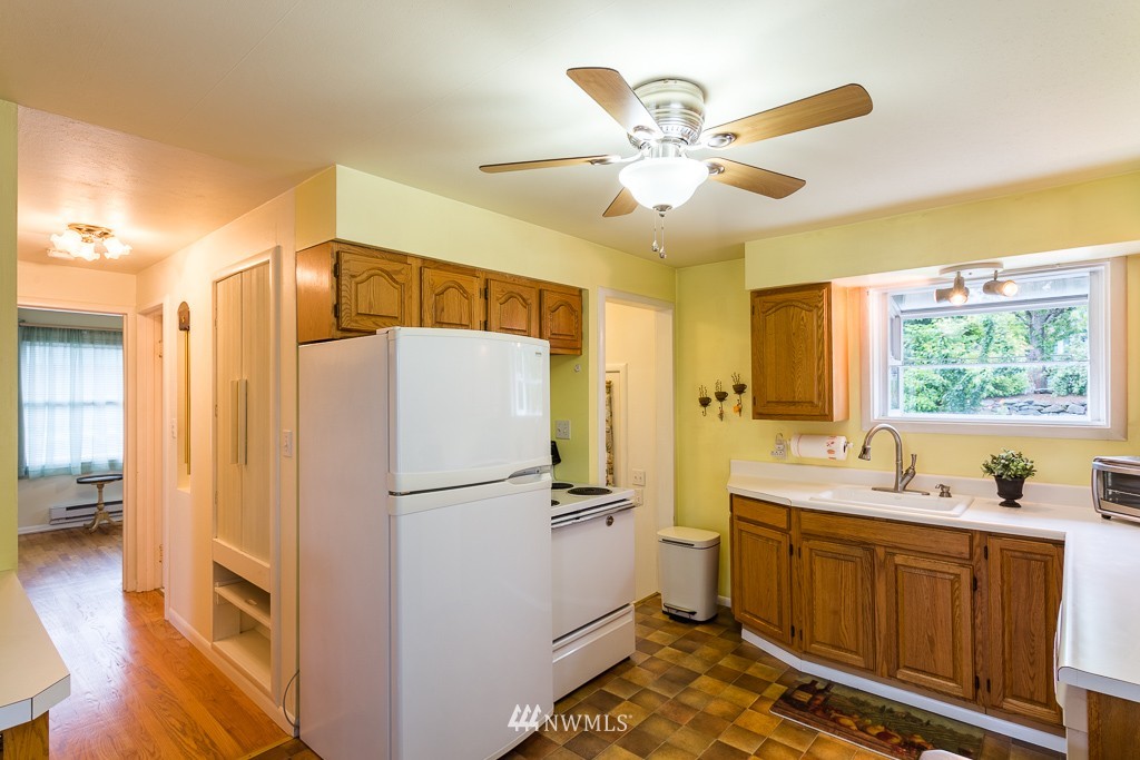 913 North 33rd Street Renton, WA 98056 - Photo 6 of 21