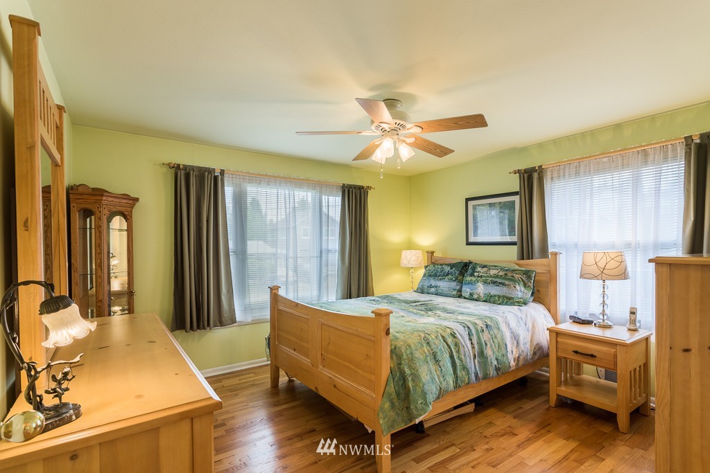 913 North 33rd Street Renton, WA 98056 - Photo 7 of 21