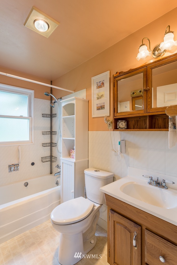 913 North 33rd Street Renton, WA 98056 - Photo 8 of 21