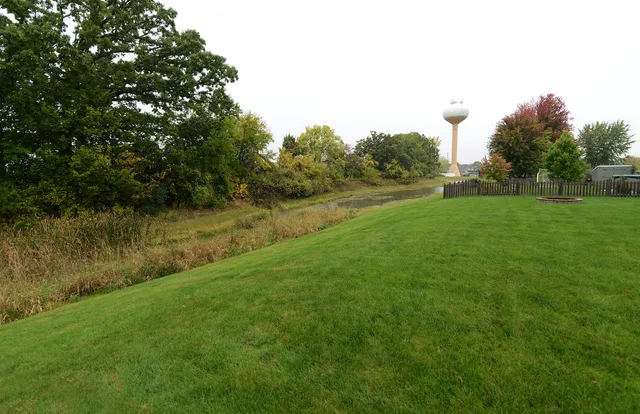 $459,000 | 908 Mocking Bird Drive, Antioch, IL 60002