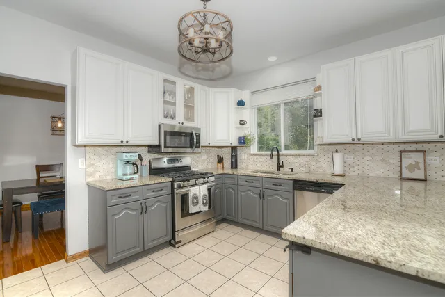 $459,000 | 908 Mocking Bird Drive, Antioch, IL 60002