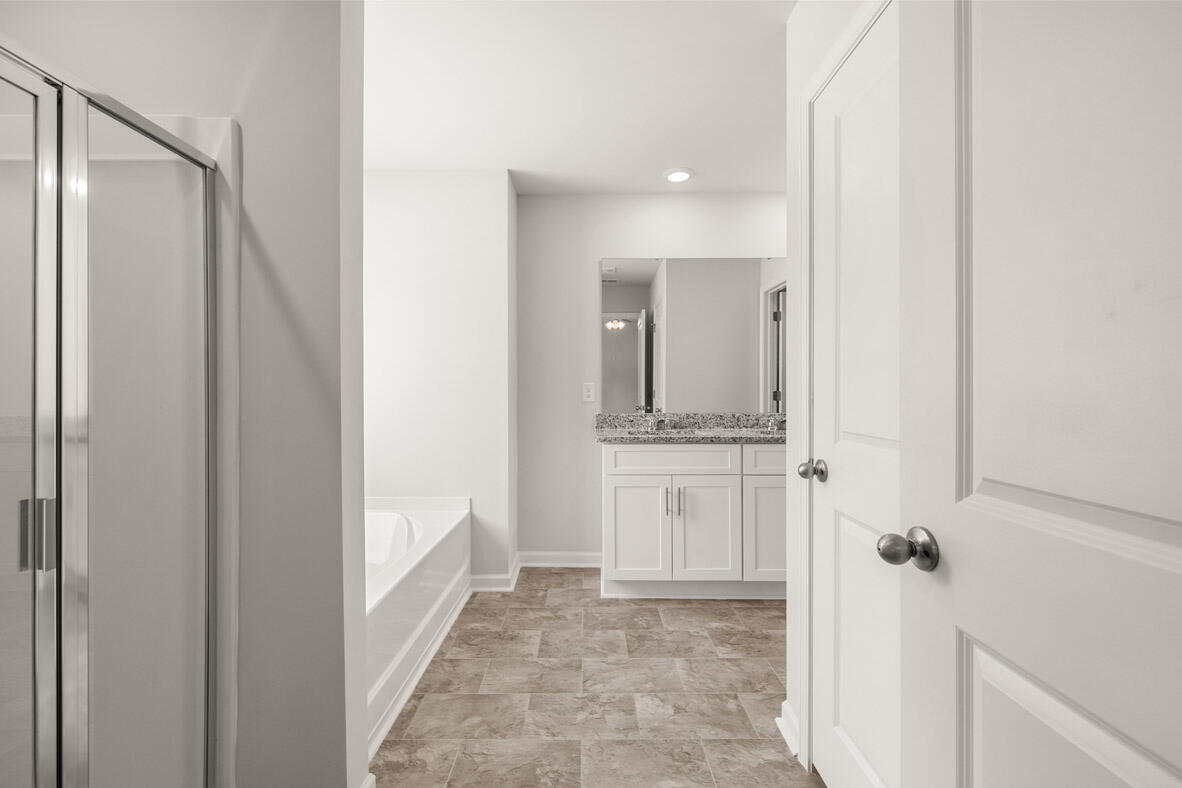 935 Raghorn Road Grovetown, GA 30813 - Photo 8 of 47 Owner suite restroom