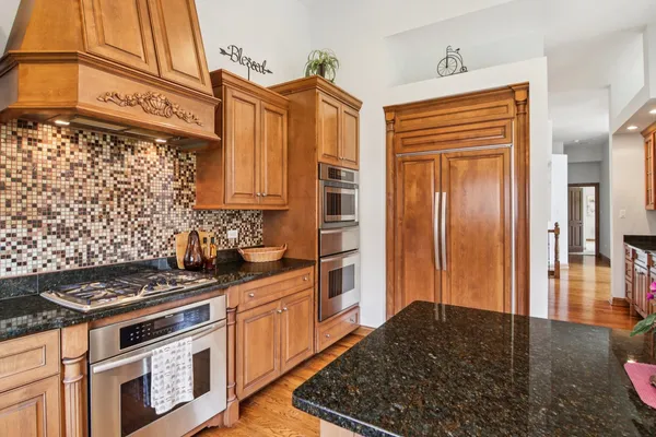 $560,000 | 9215 Friar Way, Frankfort, IL 60423