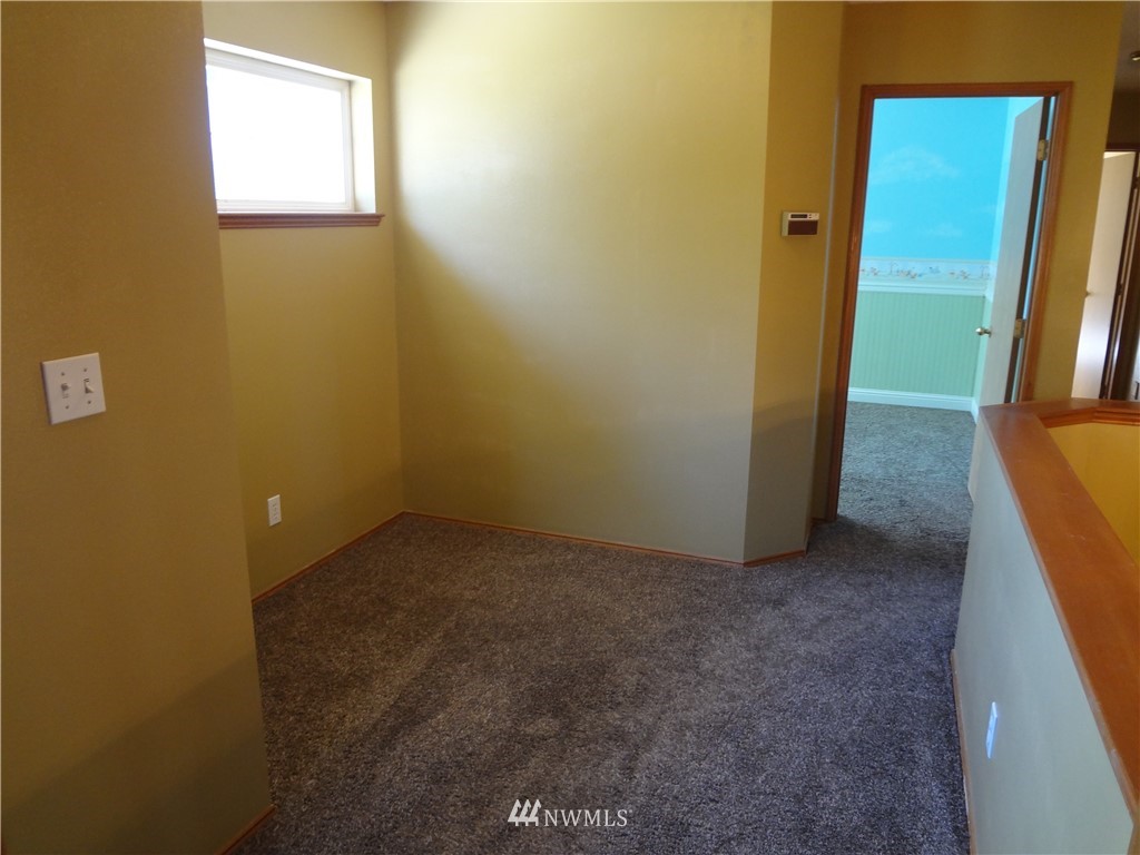 12224 Banner Road Southeast Olalla, WA 98359 - Photo 10 of 22 Gallery Image 10