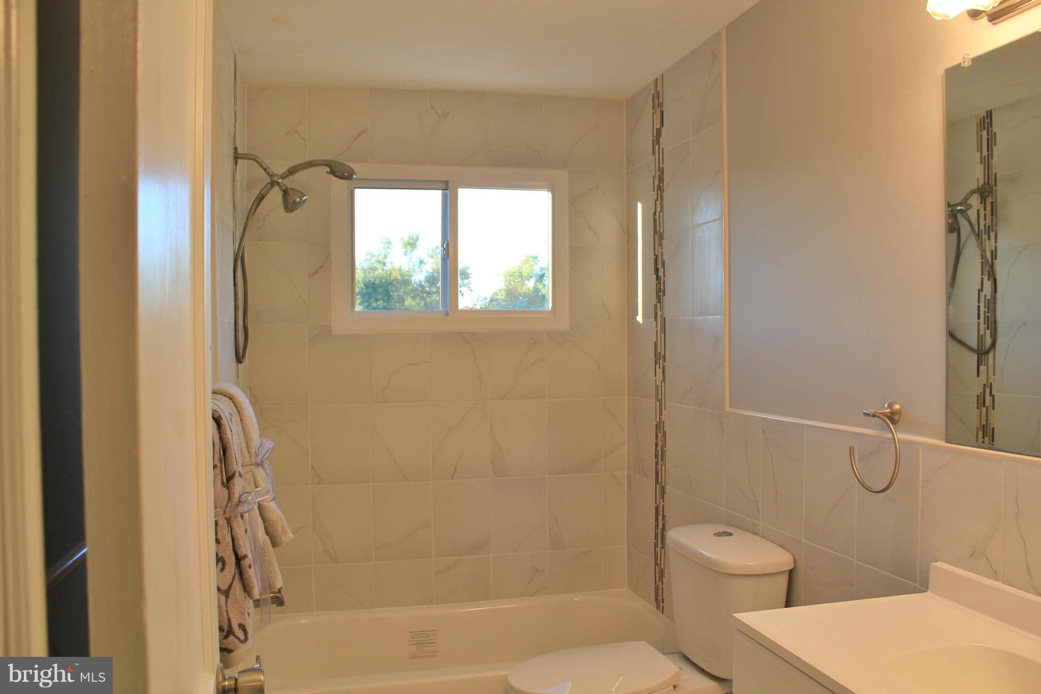 1428 Barrett Road Baltimore, MD 21207 - Photo 12 of 17 Bath