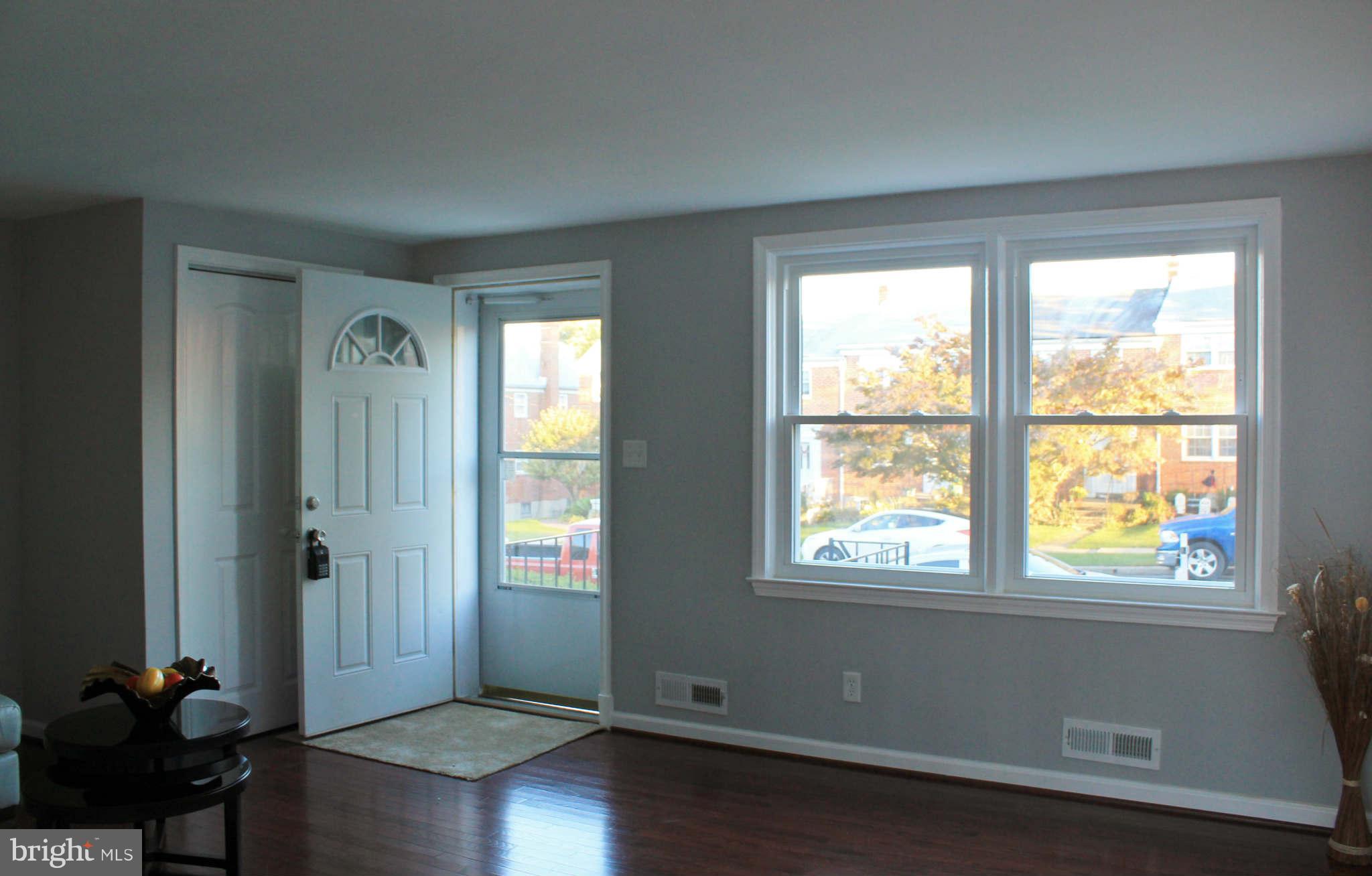 1428 Barrett Road Baltimore, MD 21207 - Photo 3 of 17 Living Room
