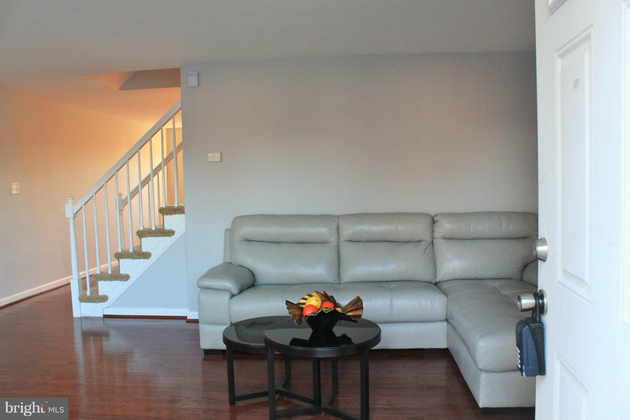 1428 Barrett Road Baltimore, MD 21207 - Photo 4 of 17 Living Room