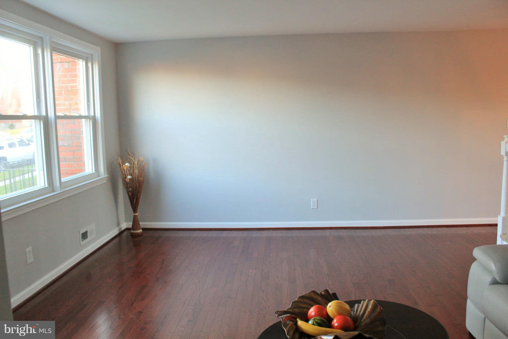 1428 Barrett Road Baltimore, MD 21207 - Photo 5 of 17 Living Room