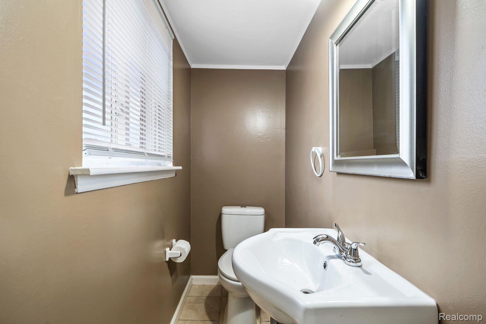 20251 15 Mile Road Clinton Township, MI 48035 - Photo 11 of 25 Gallery Image 11