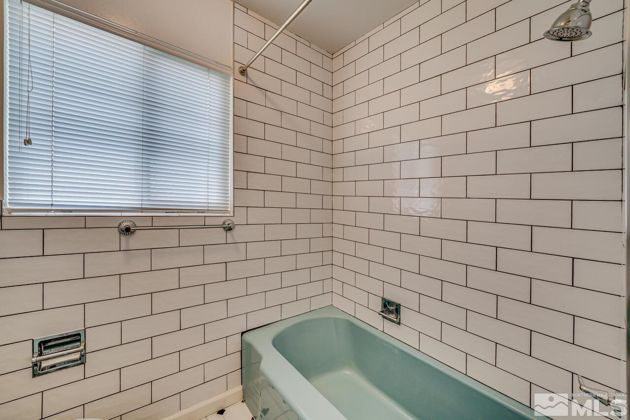 1950 Wren Street Reno, NV 89509 - Photo 16 of 24 a bathroom with a bathtub