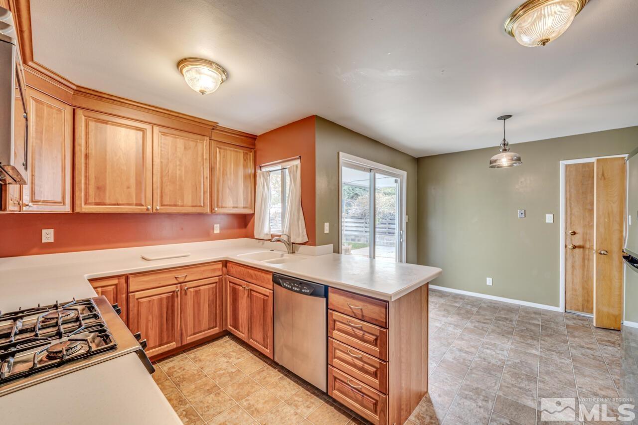 1950 Wren Street Reno, NV 89509 - Photo 5 of 24 a kitchen that has a sink and a stove