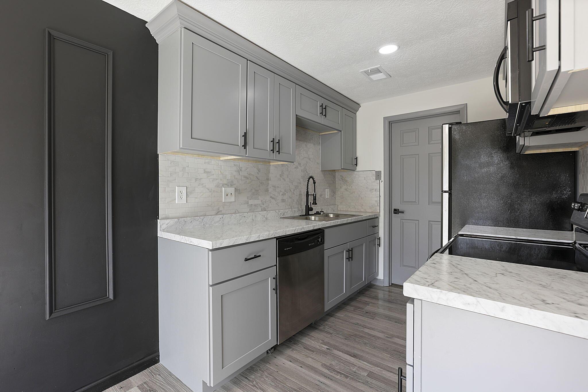 3375 Spangler Road, Unit A6 Columbus, OH 43207 - Photo 11 of 20 16-web-or-mls-0D3A4622 (2)
