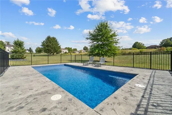 $792,997 | 1001 Black Sands Drive, Jeannette, PA 15644