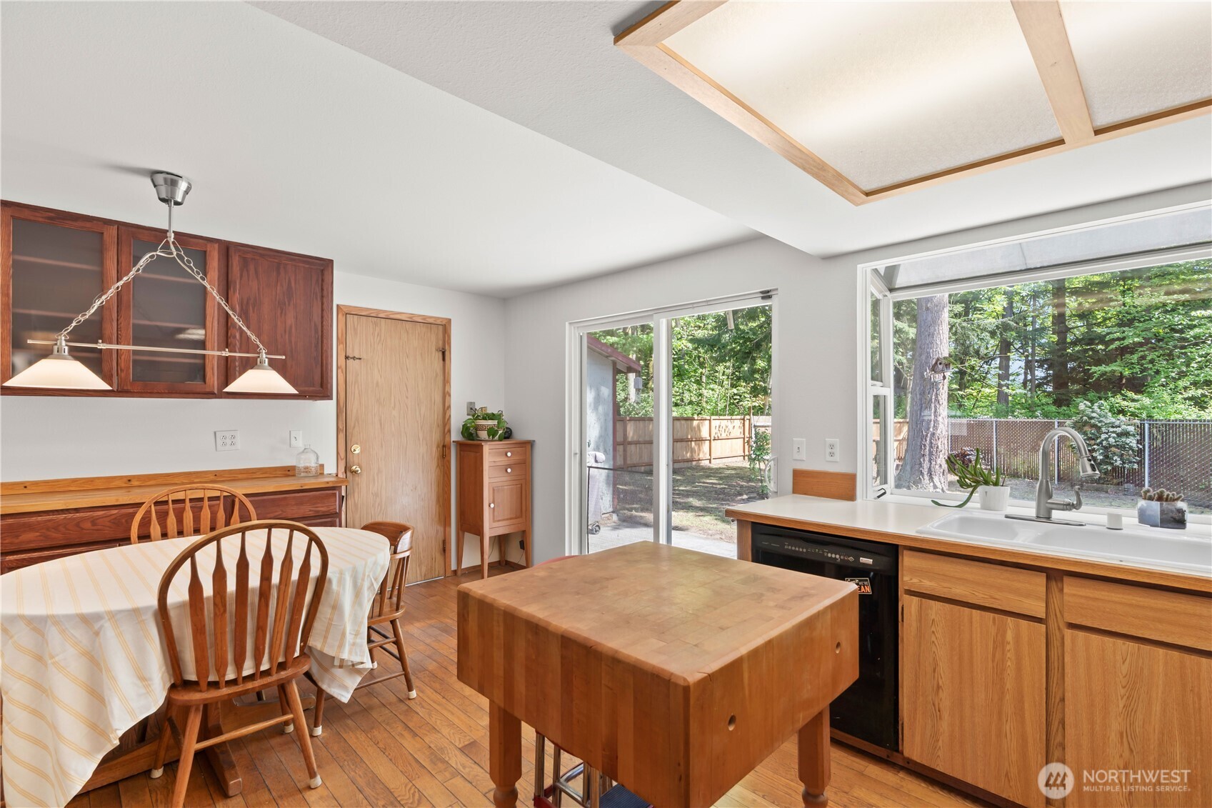 4505 Southwest 317th Place Federal Way, WA 98023 - Photo 15 of 31 a kitchen that has a stove a table and chairs in it