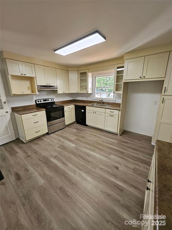 1109 Reid Harkey Road Matthews, NC 28105 - Photo 6 of 13 a kitchen with stainless steel appliances kitchen island granite countertop a stove a sink and white cabinets