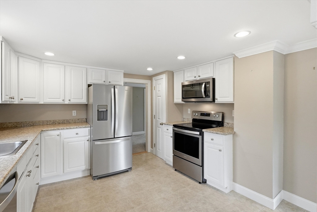 27 Haverhill Road, Unit B Amesbury, MA 01913 - Photo 13 of 36