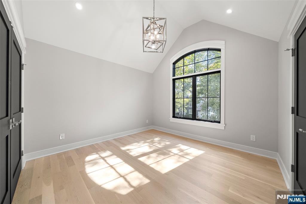 671 Delaware Avenue Ridgewood, NJ 07450 - Photo 13 of 25 Gallery Image 13