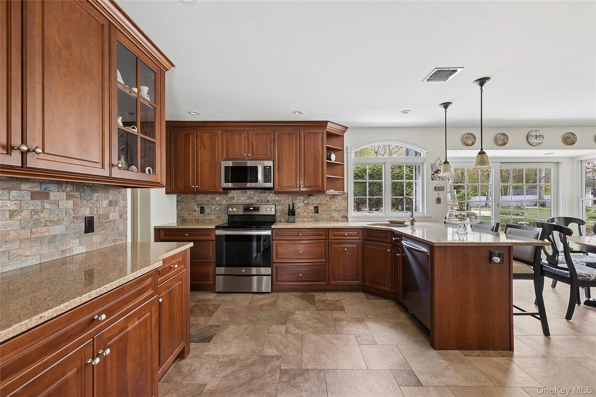 7 Midfield Street Stony Brook, NY 11790 - Photo 5 of 23
