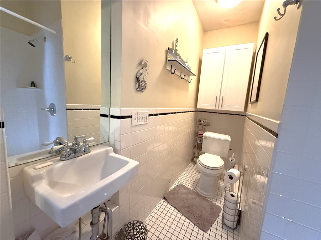 3 Howard Street, Unit 2 Newport, RI 02840 - Photo 20 of 26