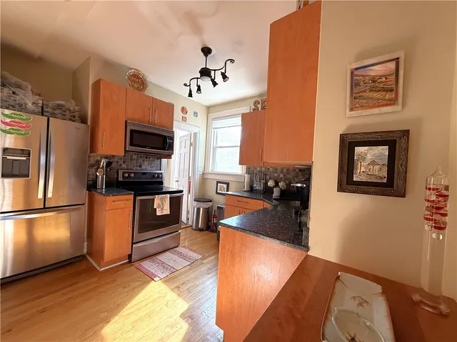 $2,600 | 3 Howard Street, Unit 2, Newport, RI 02840